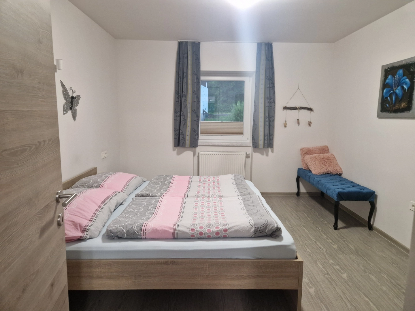 Notranjost enosobnega apartmaja na Bledu